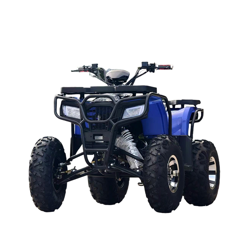ATV de la playa de tracción en las cuatro ruedas todo terreno
